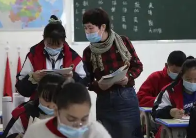 愿點(diǎn)點(diǎn)微光既照前路更亮歸途或許就是教育家精力最動(dòng)人的容貌 愿點(diǎn)點(diǎn)微光既照前路更亮歸途或許就是教育家精力最動(dòng)人的容貌