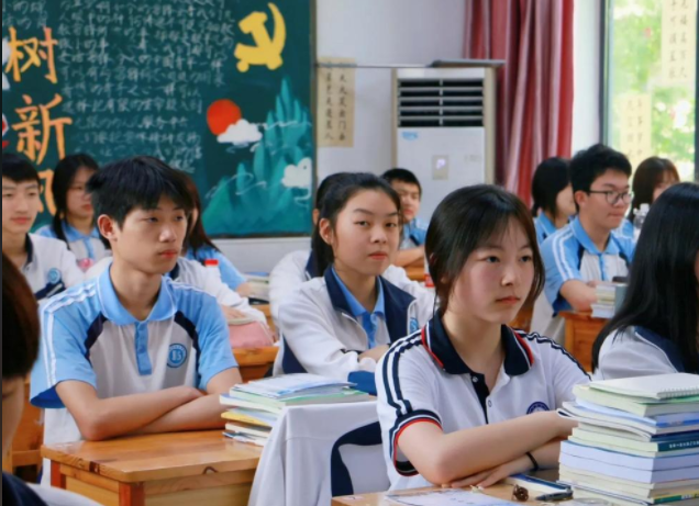 實施中考高考歸納變革構建有利于學生健康成長的人才培養系統