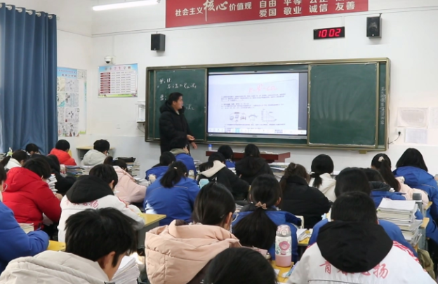 教育數字化人工智能賦能變化技術革命的步伐非常快有很大不同