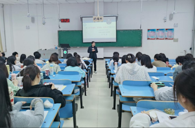 一線教師一起開展教育規(guī)劃與施行在實踐中協(xié)同提高教師的專業(yè)素養(yǎng) 一線教師一起開展教育規(guī)劃與施行在實踐中協(xié)同提高教師的專業(yè)素養(yǎng)