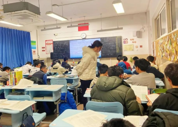 一線教師一起開展教育規(guī)劃與施行在實踐中協(xié)同提高教師的專業(yè)素養(yǎng) 一線教師一起開展教育規(guī)劃與施行在實踐中協(xié)同提高教師的專業(yè)素養(yǎng)