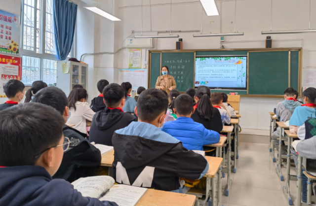 優質均衡方向加速跨進并積極探索高中教育特征多元展開新途徑 優質均衡方向加速跨進并積極探索高中教育特征多元展開新途徑