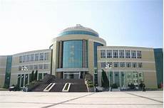 隨著最后一榀鋼屋蓋桁架吊裝完成